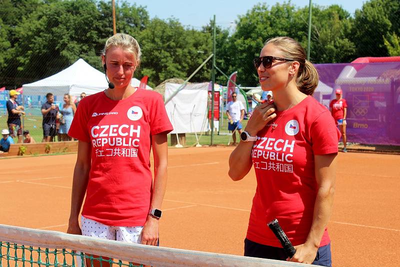 V tenisové exhibici na Olympijském festivalu v Brně si zahráli Lucie Šafářová, Tomáš Plekanec, Daniela Bedáňová a Eva Samková.