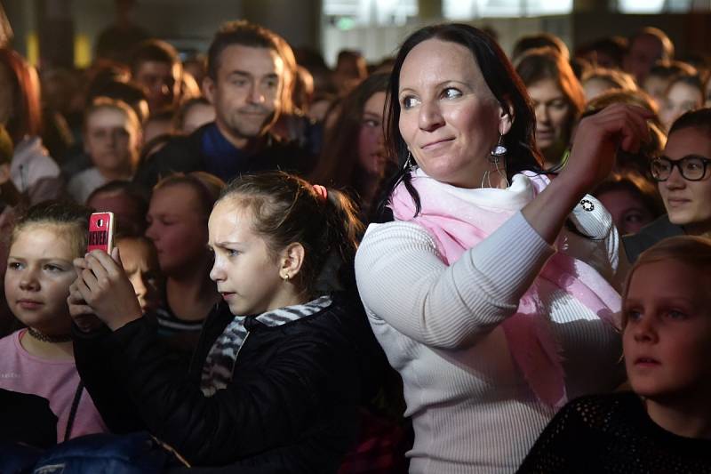 Společnou choreografii tančilo na brněnském výstavišti dohromady 2052 lidí.