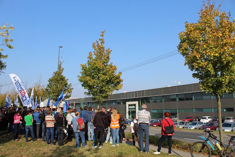 Podnik CommScope přesouvá výrobu antén do Číny.