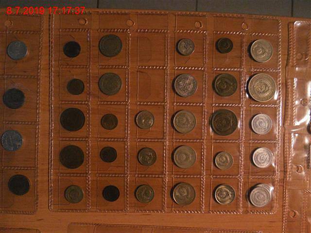 Kovový kufřík s více než tři sta padesáti historickými mincemi z různých zemí našel muž v Černých Polích.