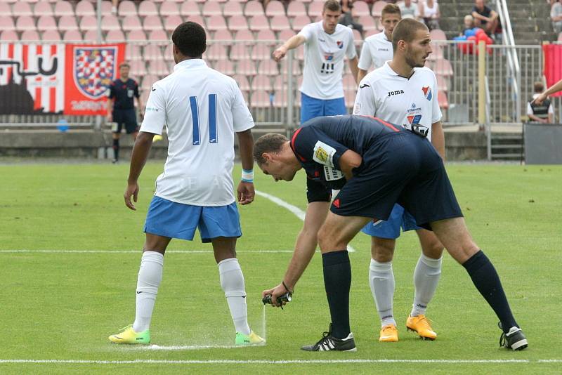 Fotbalisté Zbrojovky Brno (v červeném) porazili Baník Ostrava 2:1.