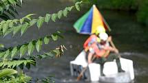 Festival Překročme řeku na černovickém nábřeží v Brně u řeky Svitavy.