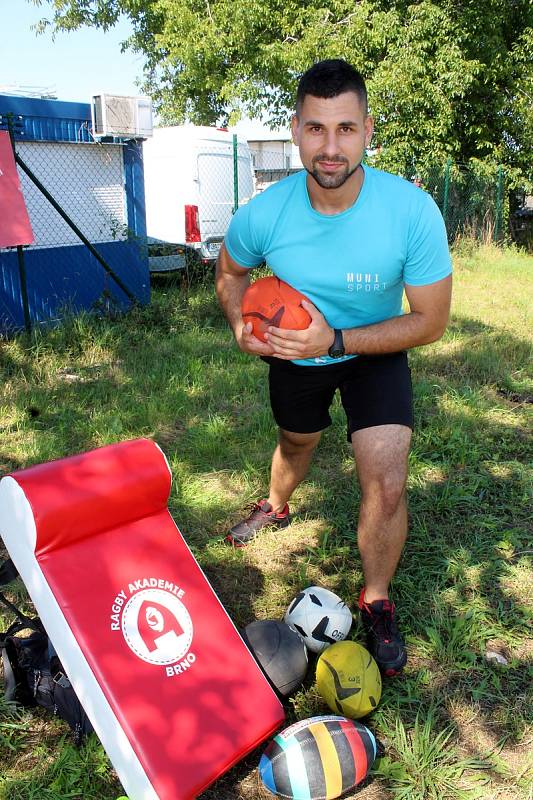 Pestrý program nabídl sobotní Festival na nábřeží. Konal se na několika místech podél řeky Svitavy od Bílovic po Tuřany. Součástí byla i neckyáda.