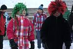 Králíci z klobouku, klauni nebo také Hulk či Joker jezdili na zimních bruslích ve Šlapanicích. Téměř stovka dětí se totiž sešla na zimním karnevalu, který organizovali hasiči. Malí i velcí se v neděli odpoledne proháněli na umělém ledu.