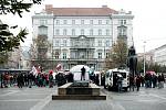 Shromáždění příznivců Dělnické strany sociální spravedlnosti dne 17. listopadu v Brně. Po úvodních projevech vůdčích členů na Moravském náměstí se vydaly desítky příznivců strany v průvodu s transparenty směrem k Malinovskému náměstí.