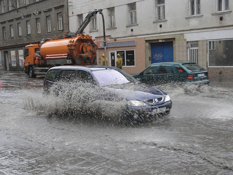 Zatopená část ulice Cejl v Brně.