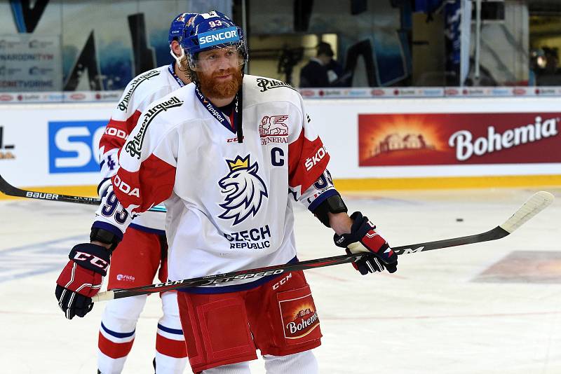 Úvodní zápas Carlson Hockey Games v brněnské DRFG aréně mezi Českou republikou v bílém (Jakub Voráček) a Finskem