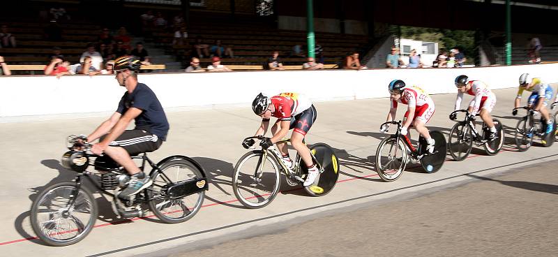 Cyklistická Grand Prix Brno na dráze.