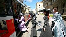 Cestující brněnskými tramvajemi v sobotu doprovázeli i herci.