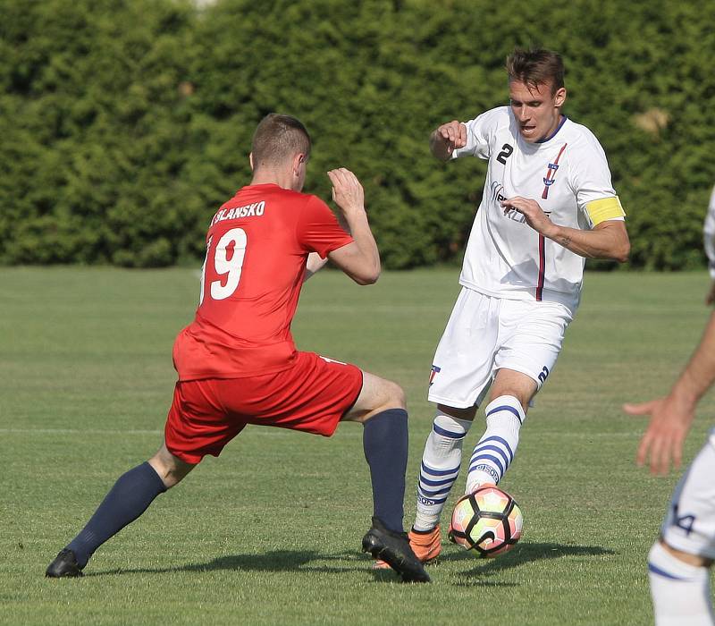 Blanenští fotbalisté (v červeném) podlehli brněnské Líšni 0:1.