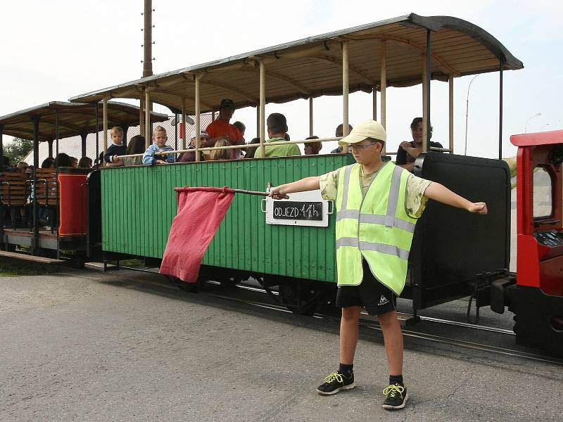 Mezi Zbýšovem a Babicemi u Rosic projížděl historický vlak.