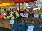 Na brněnském Zelném trhu si nakupující mohou vybrat z několika druhů ovoce a zeleniny.