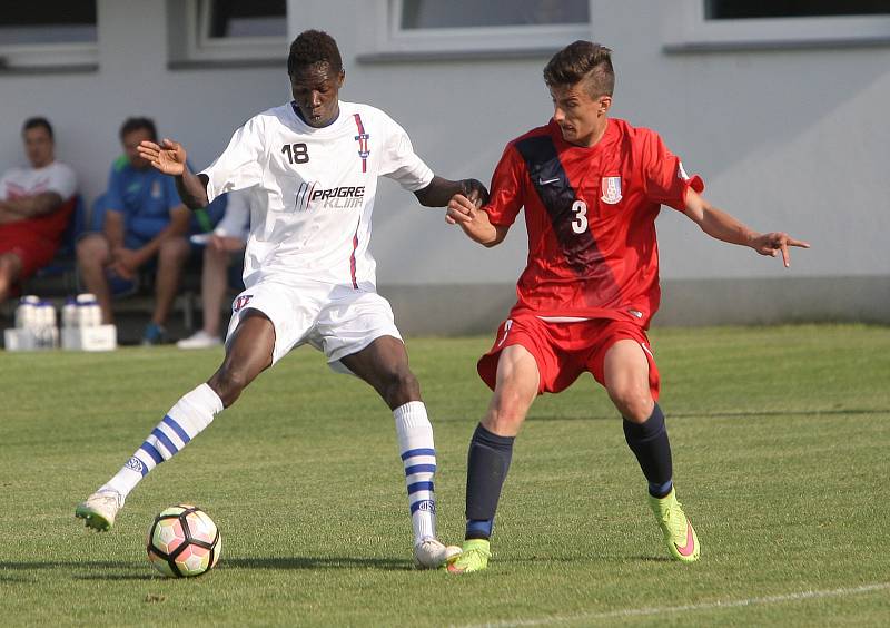 Blanenští fotbalisté (v červeném) podlehli brněnské Líšni 0:1.