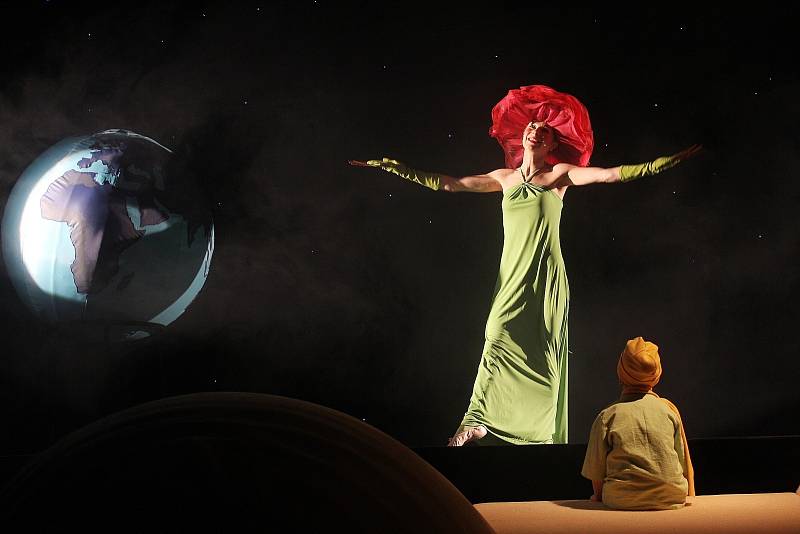 Filosofická pohádka Malý princ bude mít v neděli premiéru v brněnském divadle Radost.