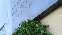Dvaačtyřicet let od smrti Danuše Muzikářové a Stanislava Valehracha si v neděli připomněli lidé v Brně. Muzikářová a Valehrach zemřeli 21. srpna 1969. Při protestech proti pobytu armád Varšavské smlouvy, které přišli do Československa o rok dříve.