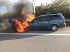 Auto skončilo u Podolí v plamenech. Řidič stačil vystoupit