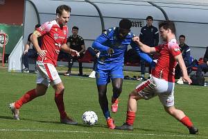 Fotbalisté Pohořelic (v červeném) podlehli 1:2 Kuřimi.