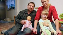 eronika Gožďálová od narození bojuje s dětskou mozkovou obrnou. Podle lékařů se nikdy neměla zvednout z postele, protože jí při porodu kvůli nedostatku kyslíku odumřely buňky v mozku.