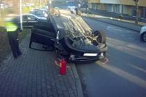 Havárii v Brně způsobil muž, když po vypití půl litru rumu sedl za volant.