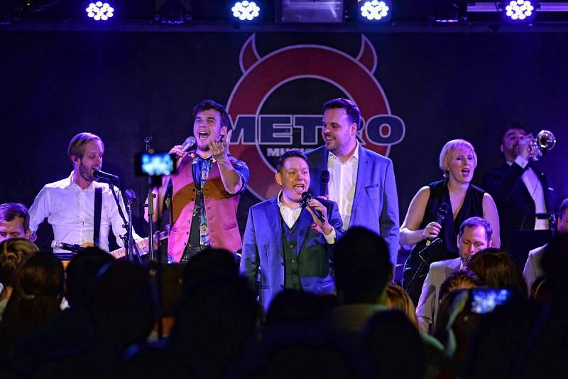  V neděli 18. prosince ve vyprodaném klubu Metro music bar oslavila kapela B Side Band svoje desáté výročí.