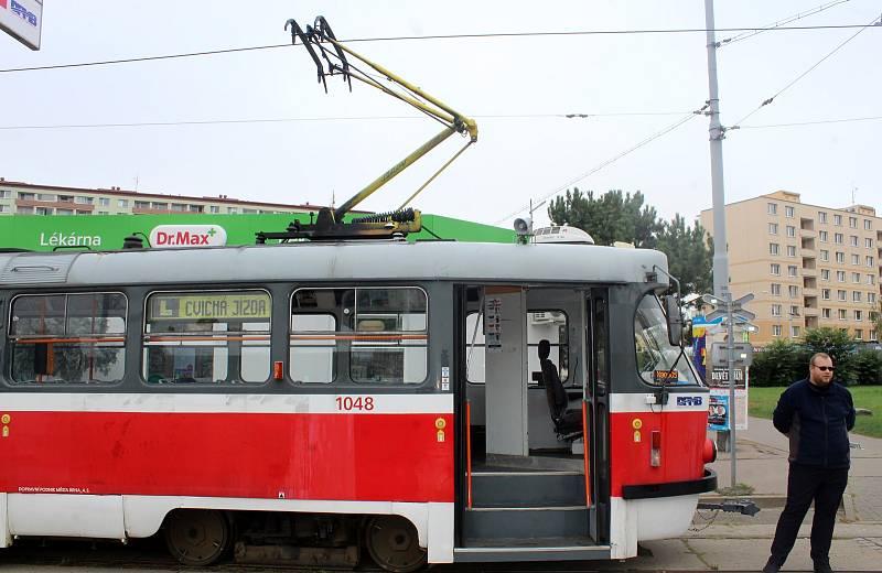 Sedmička řidičů tramvají z Dopravního podniku měst Mostu a Litvínova začala pracovat pro brněnský dopravní podnik. V Brně budou jezdit čtyři měsíce. V pátek mají zkušební jízdy.