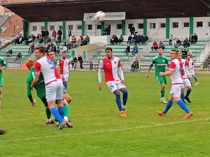 Fotbalisté Moravské Slavie (v červenobílých dresech) za sebou mají povedenou podzimní část sezony.