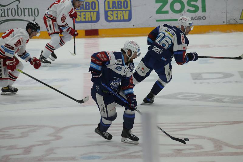 Hokejisté (v modrém) Komety porazili Olomouc 4:1.