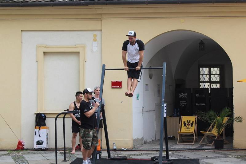 Workout před radnicí.