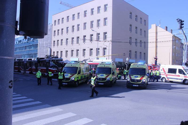 Přesně před rokem se v Křenové ulici v Brně srazil trolejbus s tramvají. Při střetu se zranilo čtyřicet lidí.