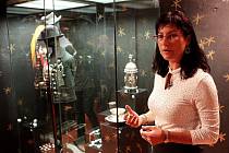 Výstavu šperků s téměř čtyři sty exponáty ve čtvrtek zahájí Muzeum romské kultury v Bratislavské ulici. Název výstavy, jejíž cena vystoupala na čtyři miliony korun, zní Poklad Romů.