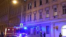 Požár zachvátil v pátek odpoledne byt ve výškovém domě v brněnské Slovákově ulici. Hasiči z místa evakuovali tři dospělé a jedno dítě. 