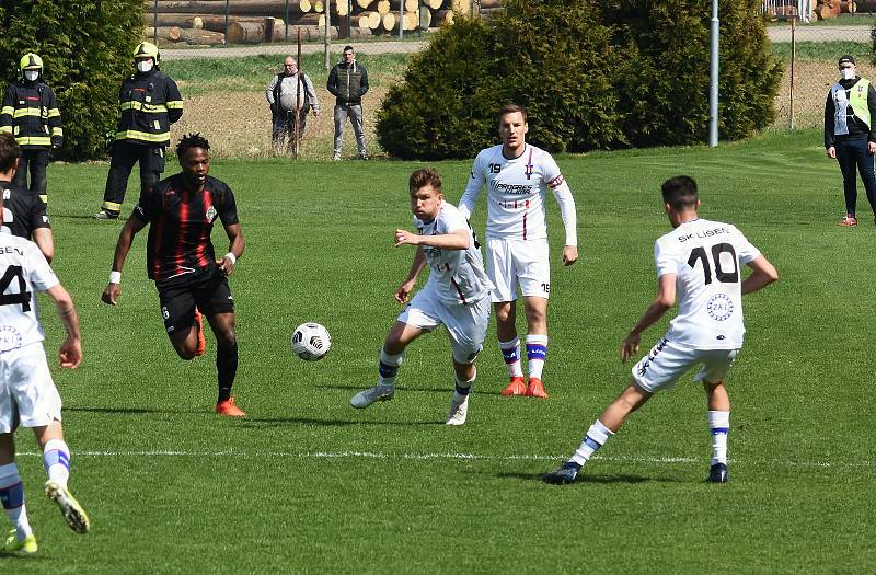 Líšeňští fotbalisté (v bílém) remizovali ve dvacátém kole FORTUNA:NÁRODNÍ LIGY s Viktorií Žižkov 1:1. V této sezoně doma ještě neprohráli.