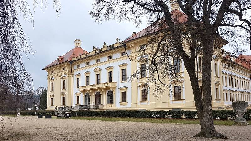 Slavkov u Brna 21.3.2020 - srovnání místa před a po zákazu pohybu bez zakrytých úst a nosu - Slavkov u Brna