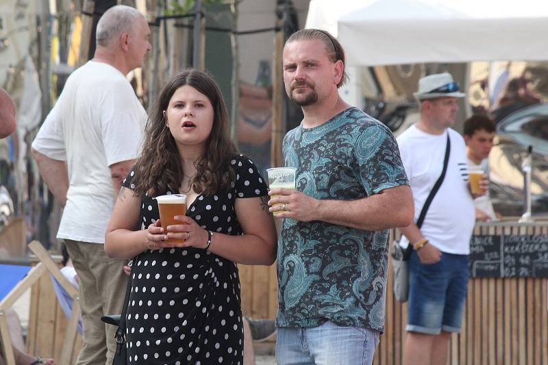 Festival minipivovarů se konal v pátek a v sobotu na Zelném trhu v Brně. Lidé ochutnávali speciály od podniků z Brna i jiných měst v republice.