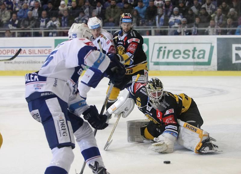  Hokejisté brněnské Komety po třech porážkách zvítězili. Ve 33. kole extraligy doma porazili Litvínov 2:1 a posunuli se před něj o bod na třetí místo tabulky.