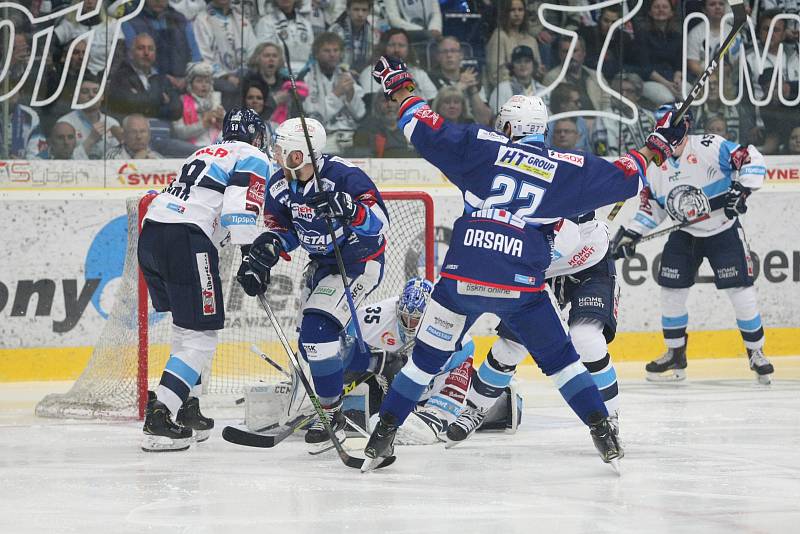 Semifinále hokejové extraligy mezi HC Bílí Tygři Liberec a HC Kometa Brno.