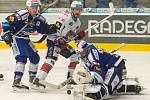 Hokejisté Chomutova porazili v úvodním zápase předkola play off extraligy Kometu Brno 2:1 v prodloužení. V 63. minutě rozhodl svou druhou brankou v utkání kanadský obránce Brett Skinner. Série hraná na tři výhry pokračuje v úterý opět na severu Čech.