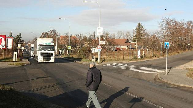 Město chce nebezpečnou křižovatku v Tuřanech rozšířit a vybavit semafory.