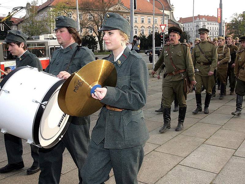 Vojenská přehlídka v Brně připomenula výročí osvobození Brna na konci Druhé světové války.