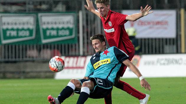 Zbrojovka (v červeném) porazila Slavii 1:0.