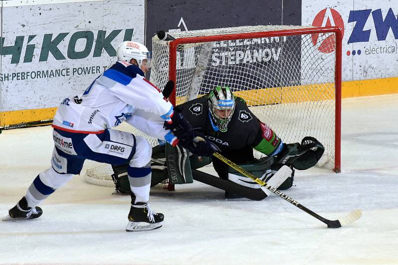 Hokejisté Komety Brno (v bílém) podlehli Mladé Boleslavi 0:2.