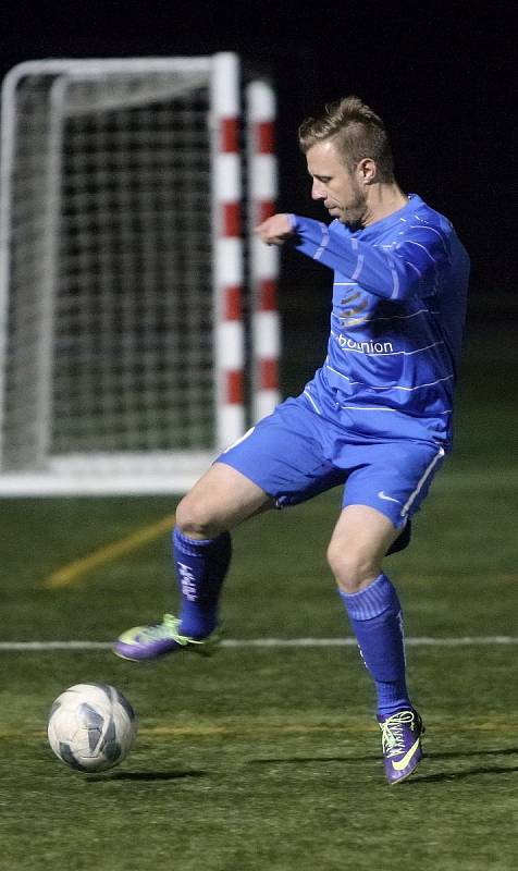 RKM Tripoli (v modrém) v duelu 1. DRFG Ligy Brněnského svazu malé kopané proti Retru vybojovalo remízu 5:5. Retro (v červeném) mělo přitom domácí Tripoli na lopatě a směle si mohlo odnést i vítězství. 