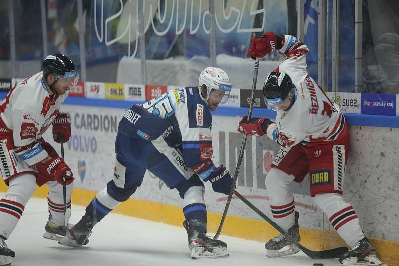 Hokejisté (v modrém) Komety porazili Olomouc 4:1.