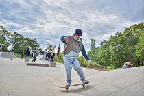 V lokalitě nad pivovarem na Starém Brně otevřeli ve středu nový skatepark.