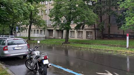 Nová parkovací místa Brňané získají v Hrnčířské ulici, kde do nedávna mohl podle značení stát pouze armádní autobus.