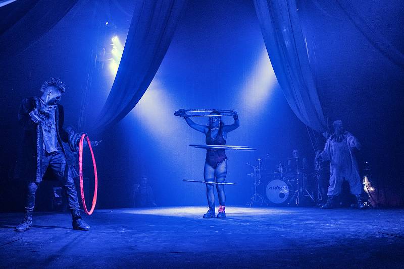 Představení Ohana horor cirku lze vidět v brněnském Komárově do neděle 27. června.