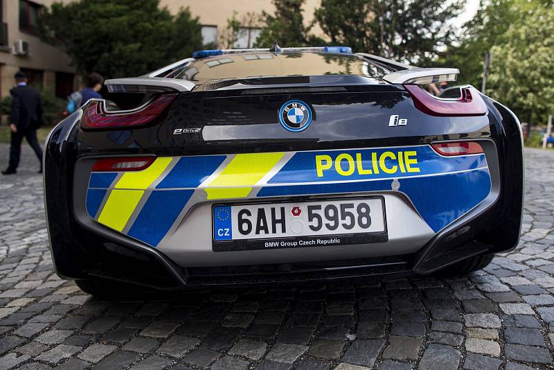 Nové policejní BMW i8, které má zapůjčené jihomoravská dopravní policie.