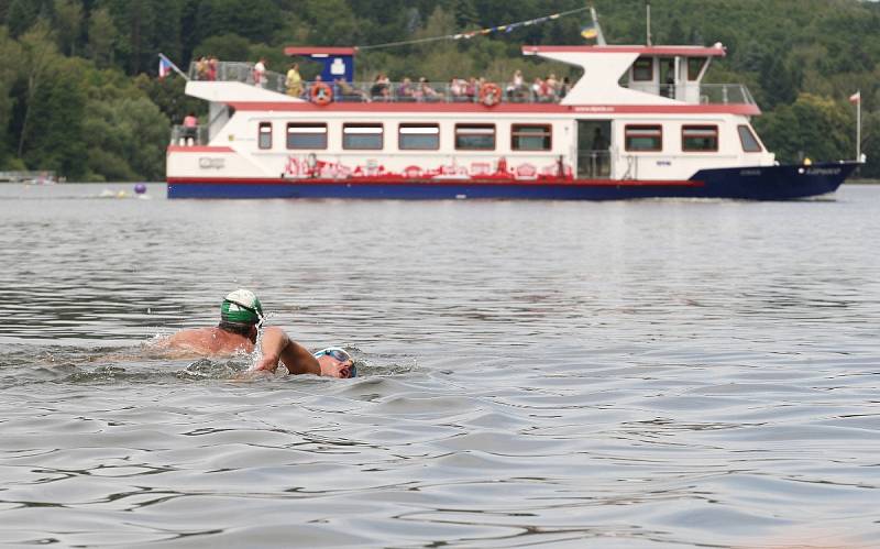 Plavecký maraton na Brněnské přehradě.