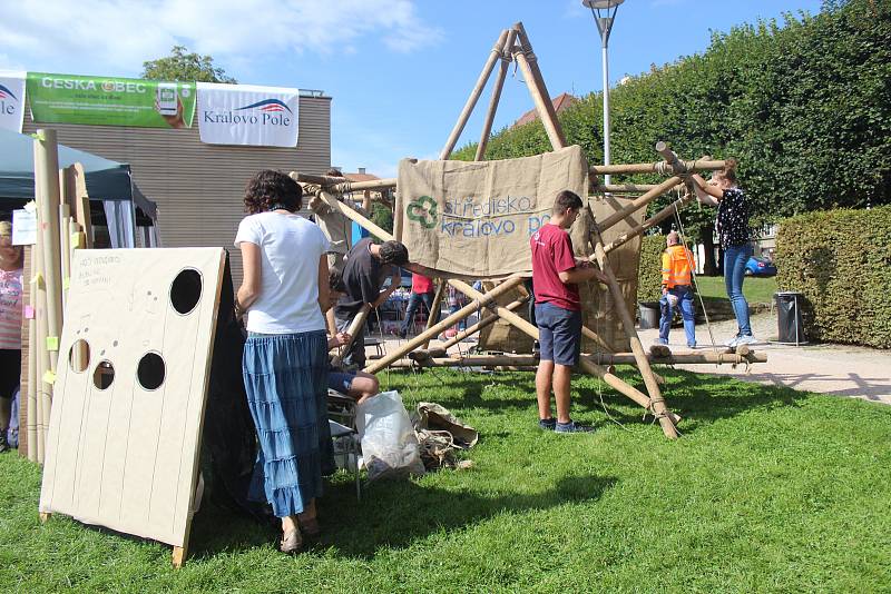 Park na brněnském Slovanském náměstí se v sobotu naplnil lidmi, kteří přišli oslavit letošní ročník Erbovních slavností Králova Pole.