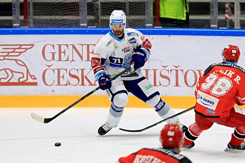 Generali Česká Cup: HC Kometa Brno (bílé dresy) - Mountfield Hradec Králové (červené dresy).